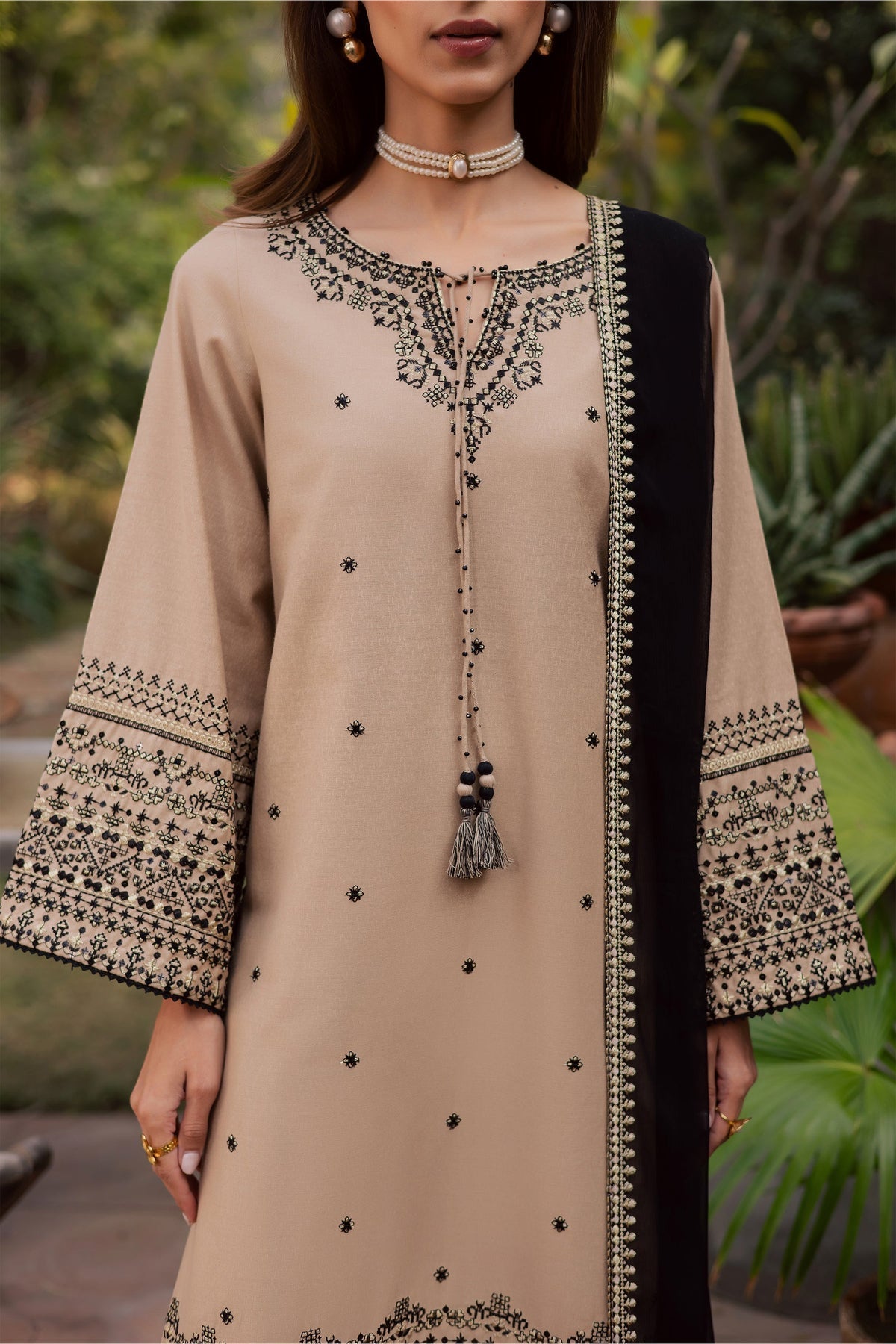 BT 2985 - 3 Piece Unstitched Embroidered Dhanak Fabric With Embroidered Dhanak Shawl